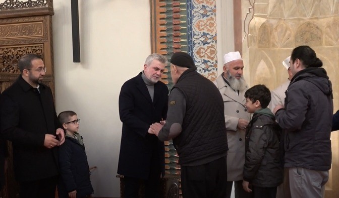 tarihi ulu camide deprem sonrasi ilk bayram namazi kilindi 2 BGQBGAMO