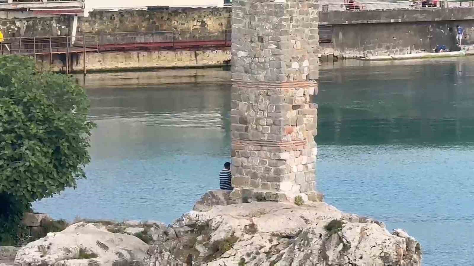 Tarihi yapıları sprey boyayla boyadılar 5 tarihi yapilari sprey boyayla boyadilar 1 Kd2QYFkZ