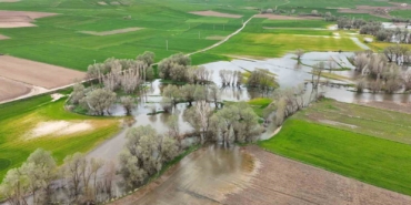 tarim-arazilerini-sular-altinda-birakan-kanak-cayi-dronla-goruntulendi-KCXZzPQi.jpg