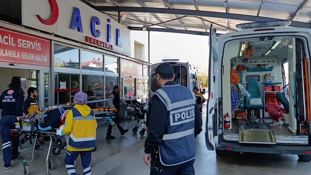 tarim iscilerini tasiyan minibus devrildi 15 yarali 3 uLO5EXyJ