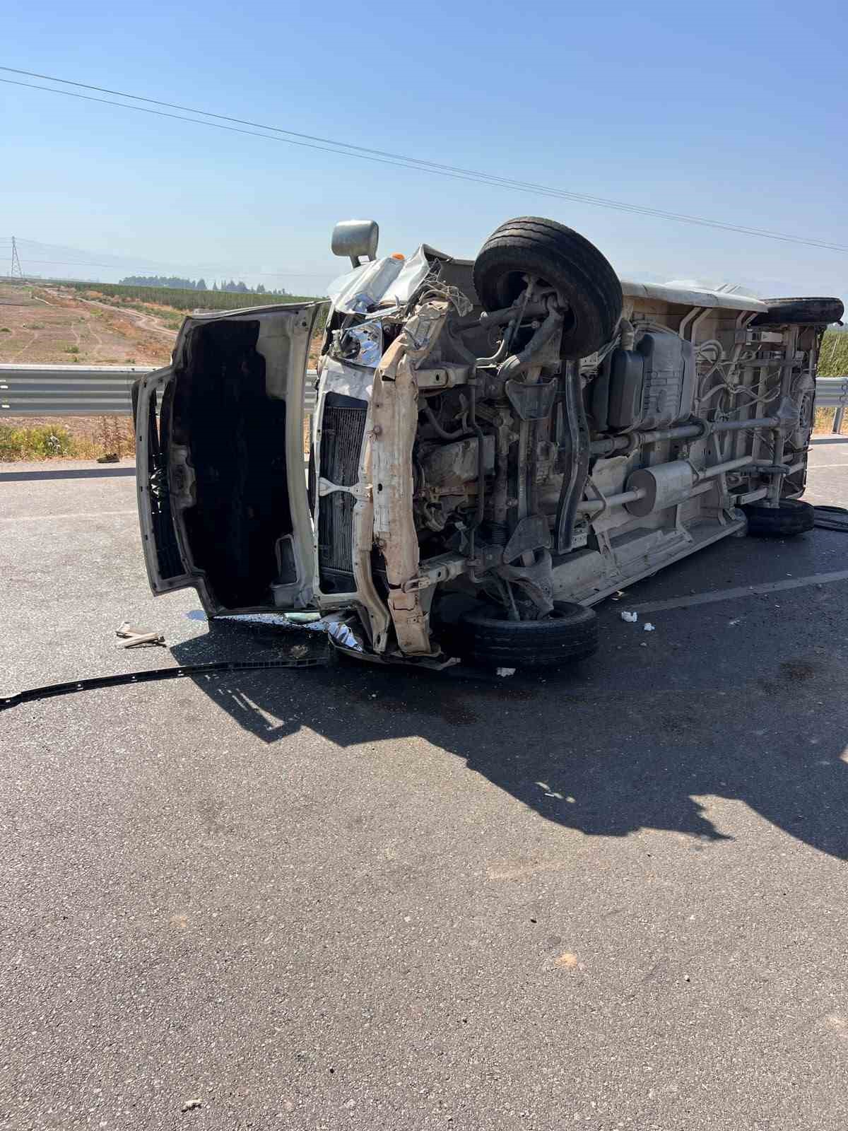 Tarım işçilerini taşıyan minibüs devrildi: 1’i ağır 5 yaralı 4 tarim iscilerini tasiyan minibus devrildi 1i agir 5 yarali 0 1ByhezLb