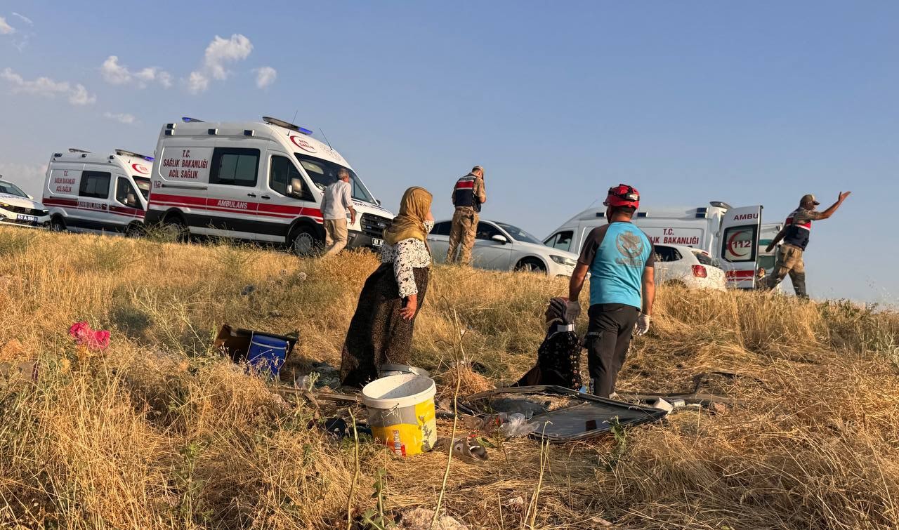 tarim iscilerini tasiyan minibus devrildi 22 yarali 1 PNlvBYPV