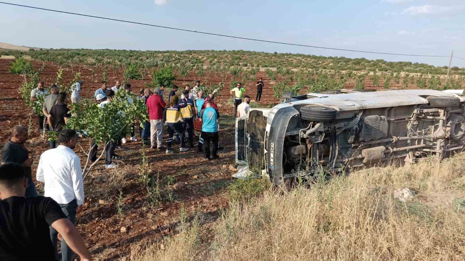 tarim iscilerini tasiyan minibus devrildi 22 yarali 2