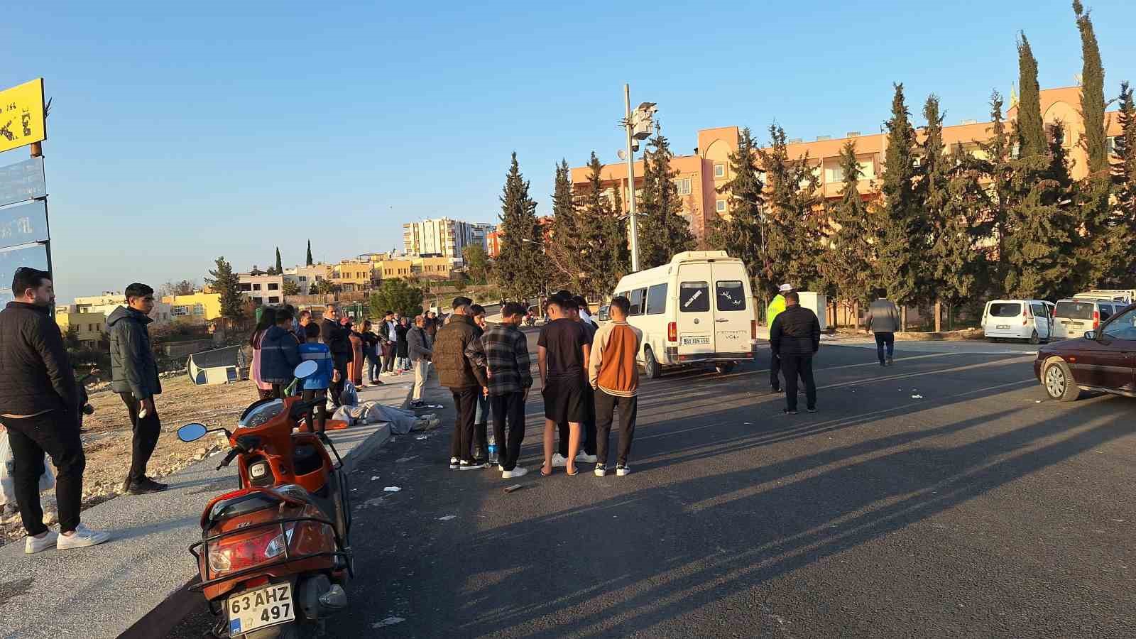 tarim iscilerini tasiyan minibus direge carpti 15 yarali 7 vfNKh4ff