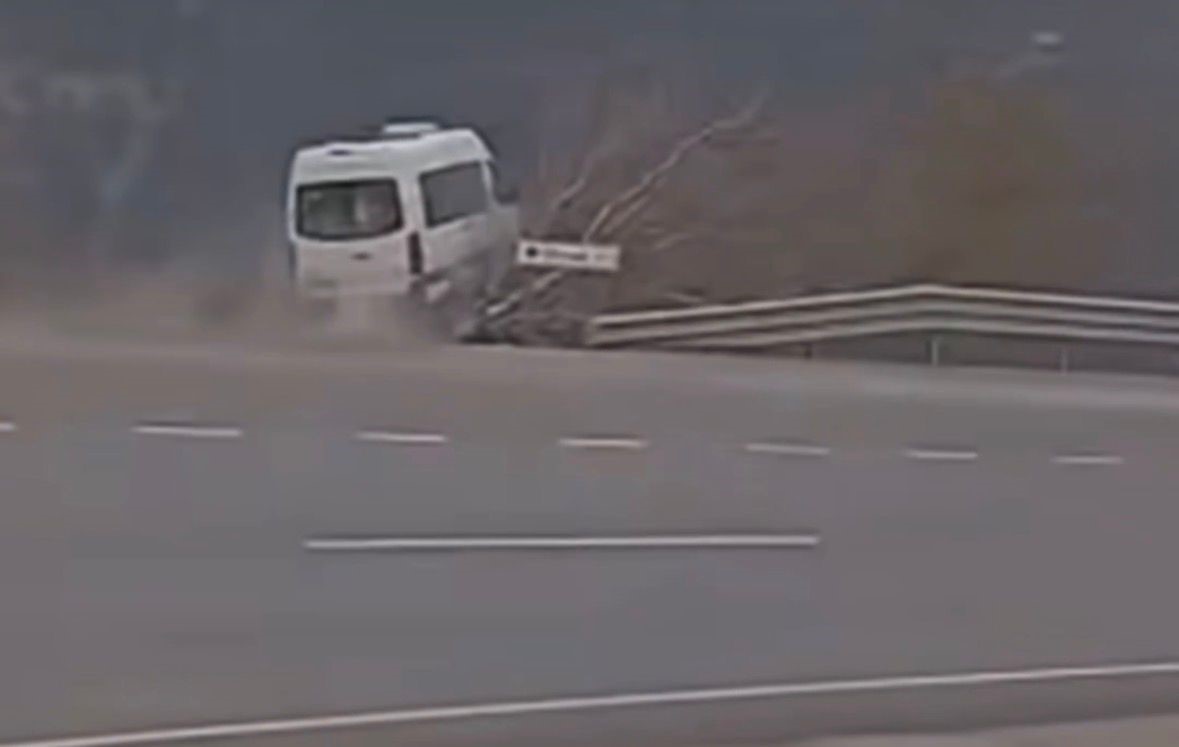tarim iscilerini tasiyan minibusun sarampole uctugu kaza kamerada 0 RO6Gkvkf