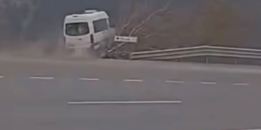 tarim-iscilerini-tasiyan-minibusun-sarampole-uctugu-kaza-kamerada-jQcr5b7P.jpg