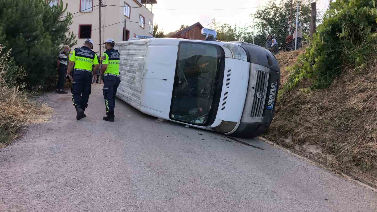 Tarım işçilerini taşıyan servis devrildi 6 işçi yaralı 5 tarim iscilerini tasiyan servis devrildi 6 isci yarali 1