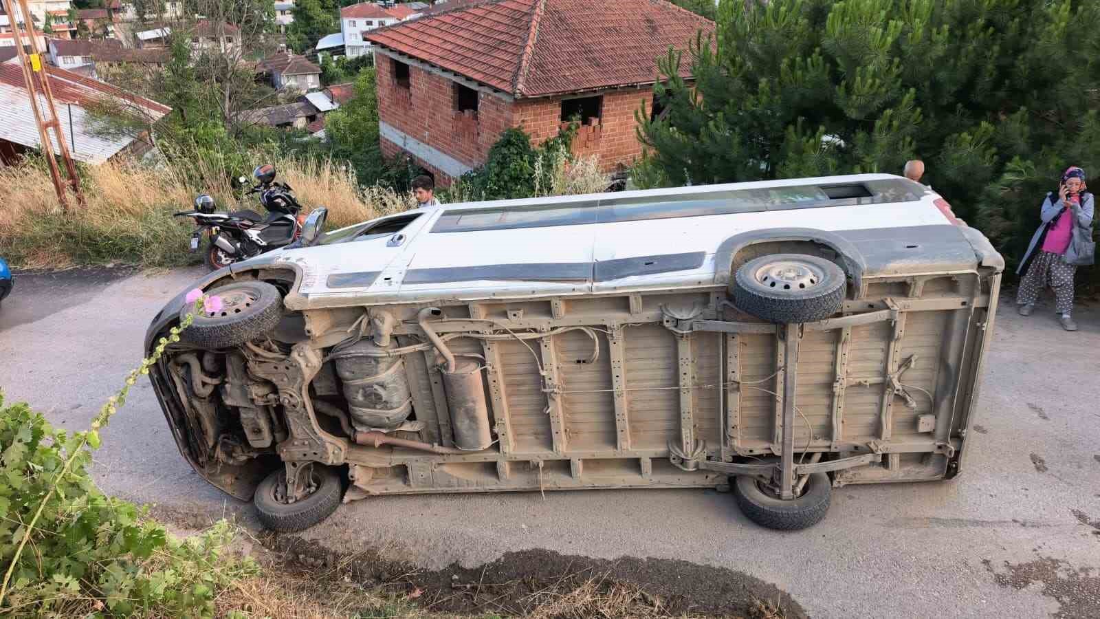 Tarım işçilerini taşıyan servis devrildi 6 işçi yaralı 6 tarim iscilerini tasiyan servis devrildi 6 isci yarali 2 GWb2JJws