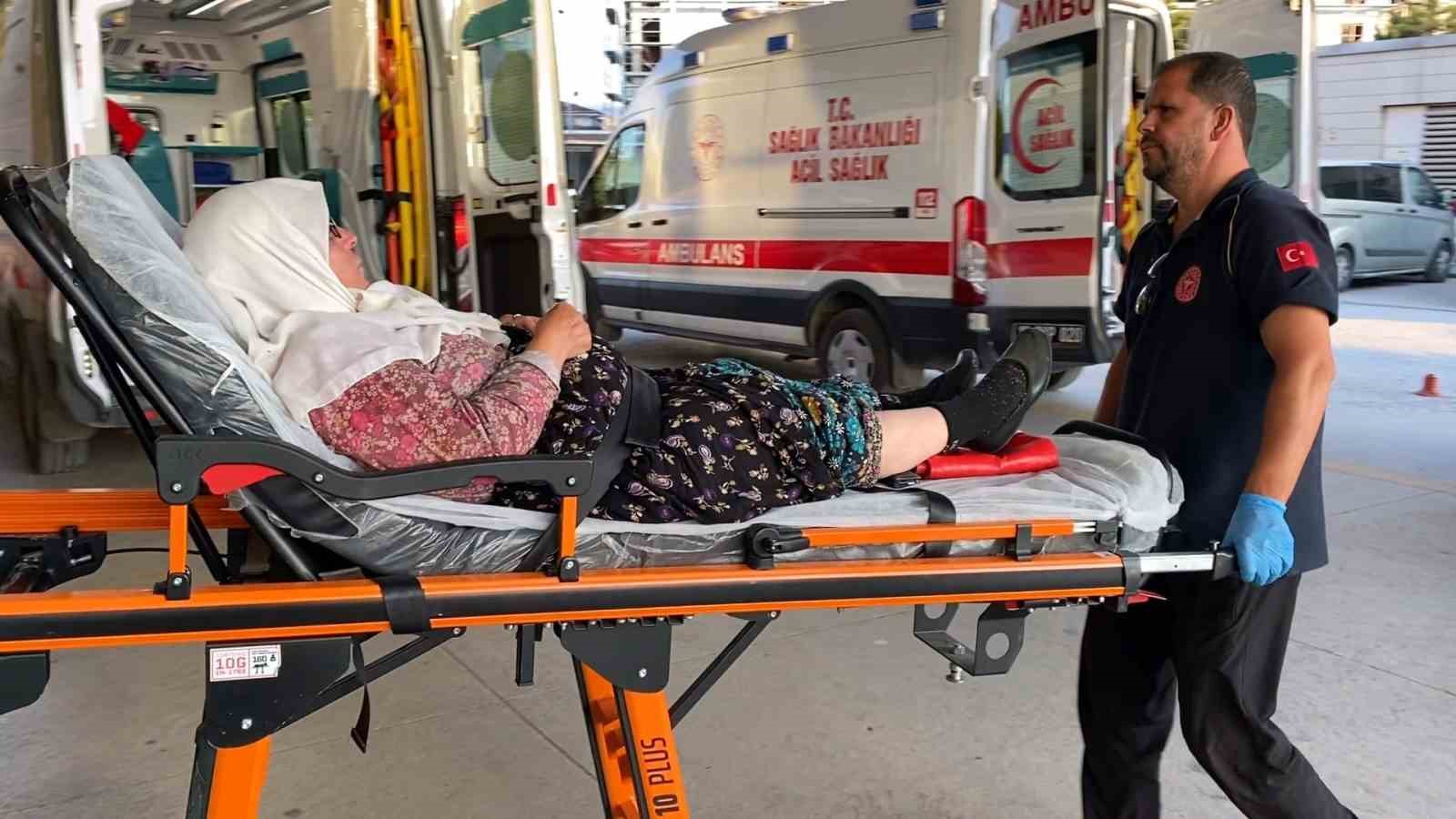 Tarım işçilerini taşıyan servis devrildi 6 işçi yaralı 8 tarim iscilerini tasiyan servis devrildi 6 isci yarali 4 2h9dLvsp