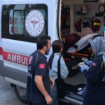 tarim-iscilerini-tasiyan-servis-devrildi-6-isci-yarali-J9xlNAP6.jpg