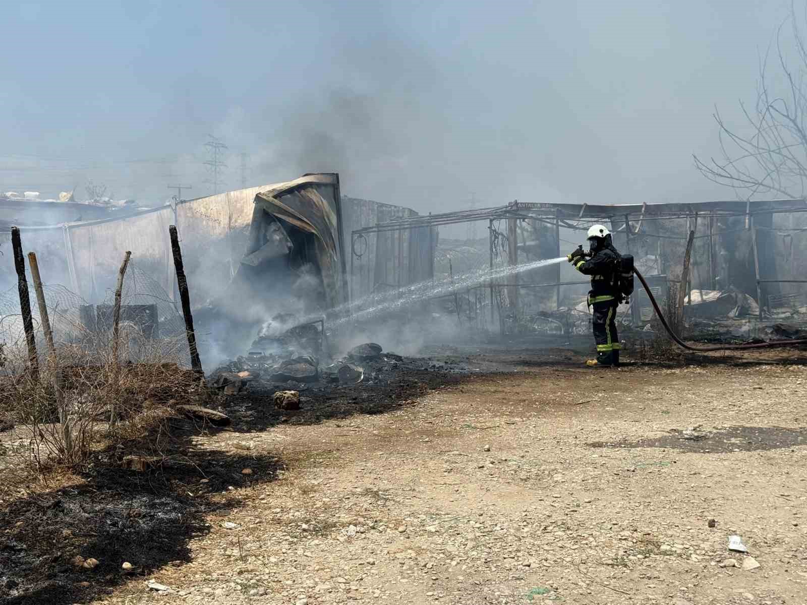 tarim iscisi annenin yangin gozyaslari 7 yildir kaldigi konteyner gozleri onunde kule dondu 2 PyAIheTU
