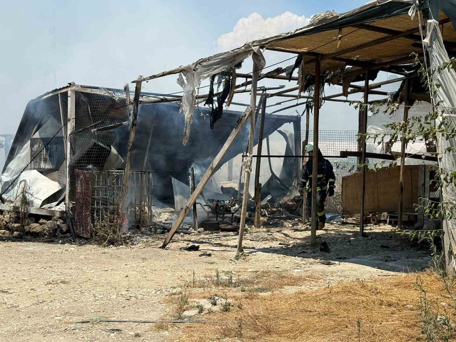 tarim iscisi annenin yangin gozyaslari 7 yildir kaldigi konteyner gozleri onunde kule dondu 4 UnjnDJYM