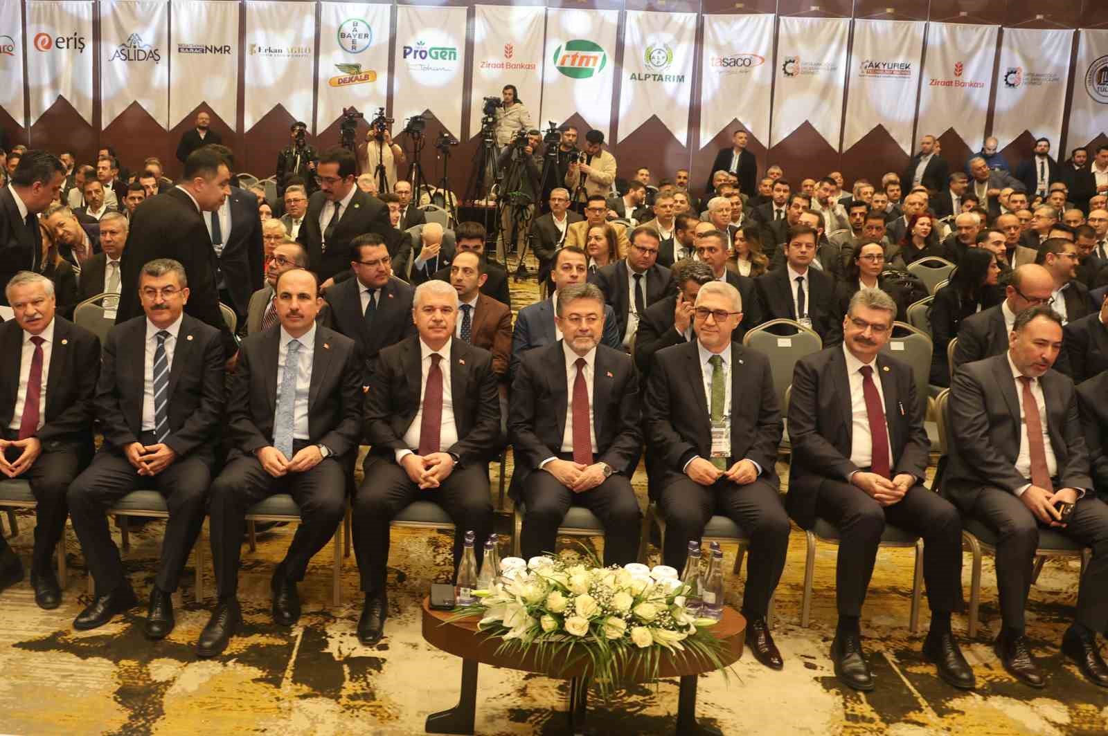 Tarım ve Orman Bakanı Yumaklı: "Sağlıklı ve güvenilir gıdaya giden yolda bütün süreçleri etkin politikalarımızla yöneteceğiz" 5 tarim ve orman bakani yumakli saglikli ve guvenilir gidaya giden yolda butun surecleri etkin jzYUv6Ji