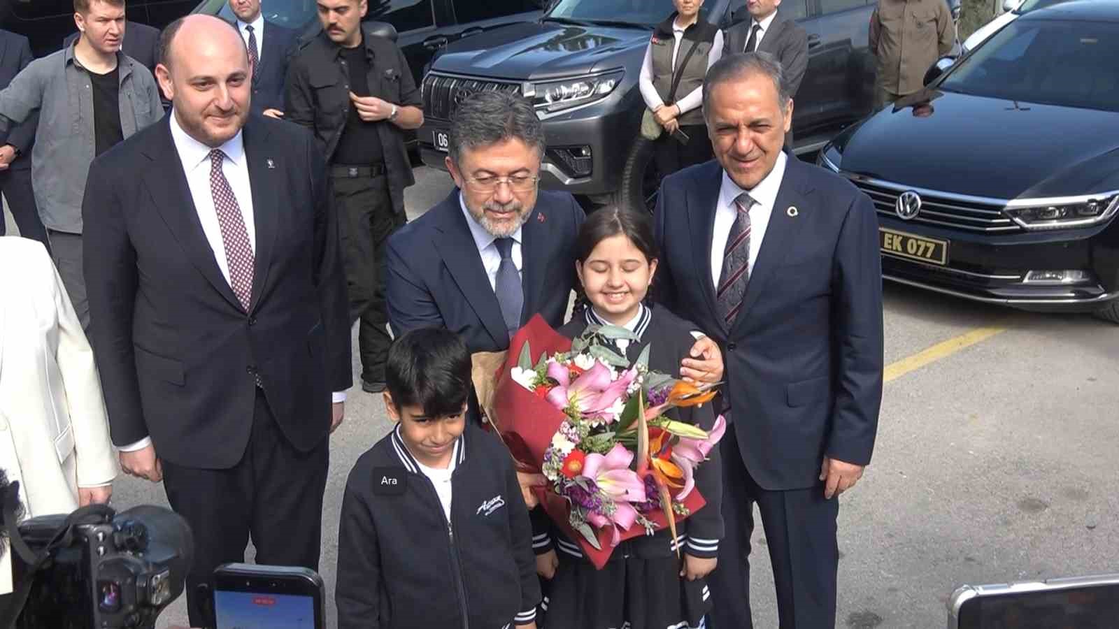 Tarım ve Orman Bakanı Yumaklı, Yalova’da sektör temsilcileriyle buluştu: "Tarımsal kayıplar geri alınacak" 5 tarim ve orman bakani yumakli yalovada sektor temsilcileriyle bulustu tarimsal kayiplar geri alinacak 1 daRaS1lM
