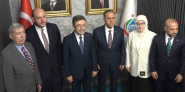 tarim-ve-orman-bakani-yumakli-yalovada-sektor-temsilcileriyle-bulustu-tarimsal-kayiplar-geri-alinacak-KbryPEgy.jpg