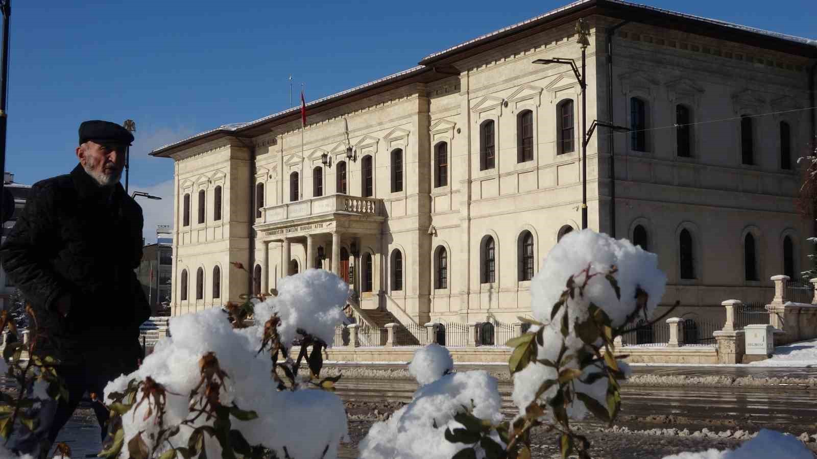 tarkanin 946 milyonluk egitim bagisi iddialari yalanlandi 0 aUp4RwAu