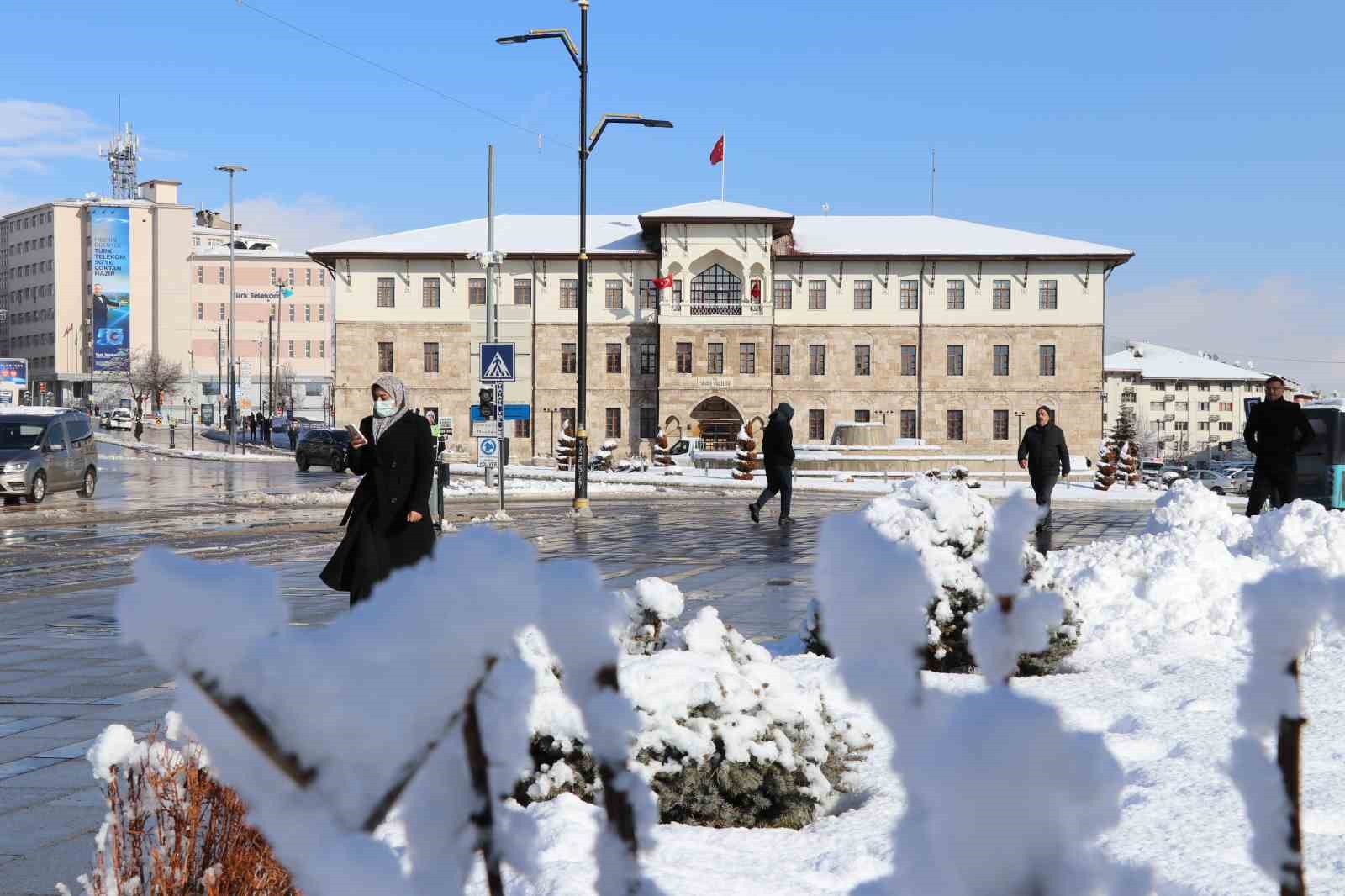 tarkanin 946 milyonluk egitim bagisi iddialari yalanlandi 2 pakAV92T