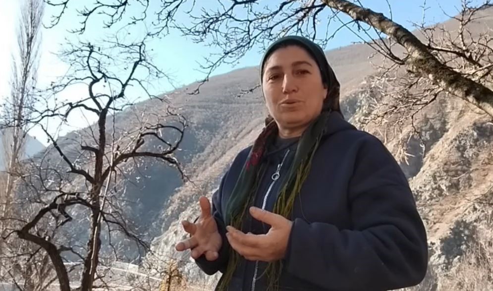 tarla faresiyle kurdugu diyalog sosyal medyada ilgi cekti 0 IHL245bT