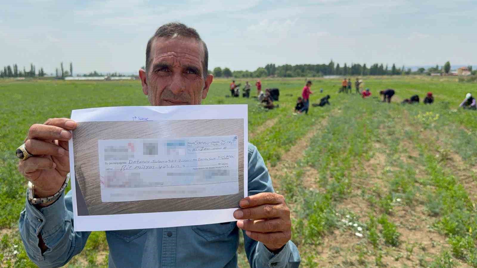 tarla sahibinin verdigi cek sahte cikinca iscilerin parasini odemek icin aracini satti 0 5suMVguV