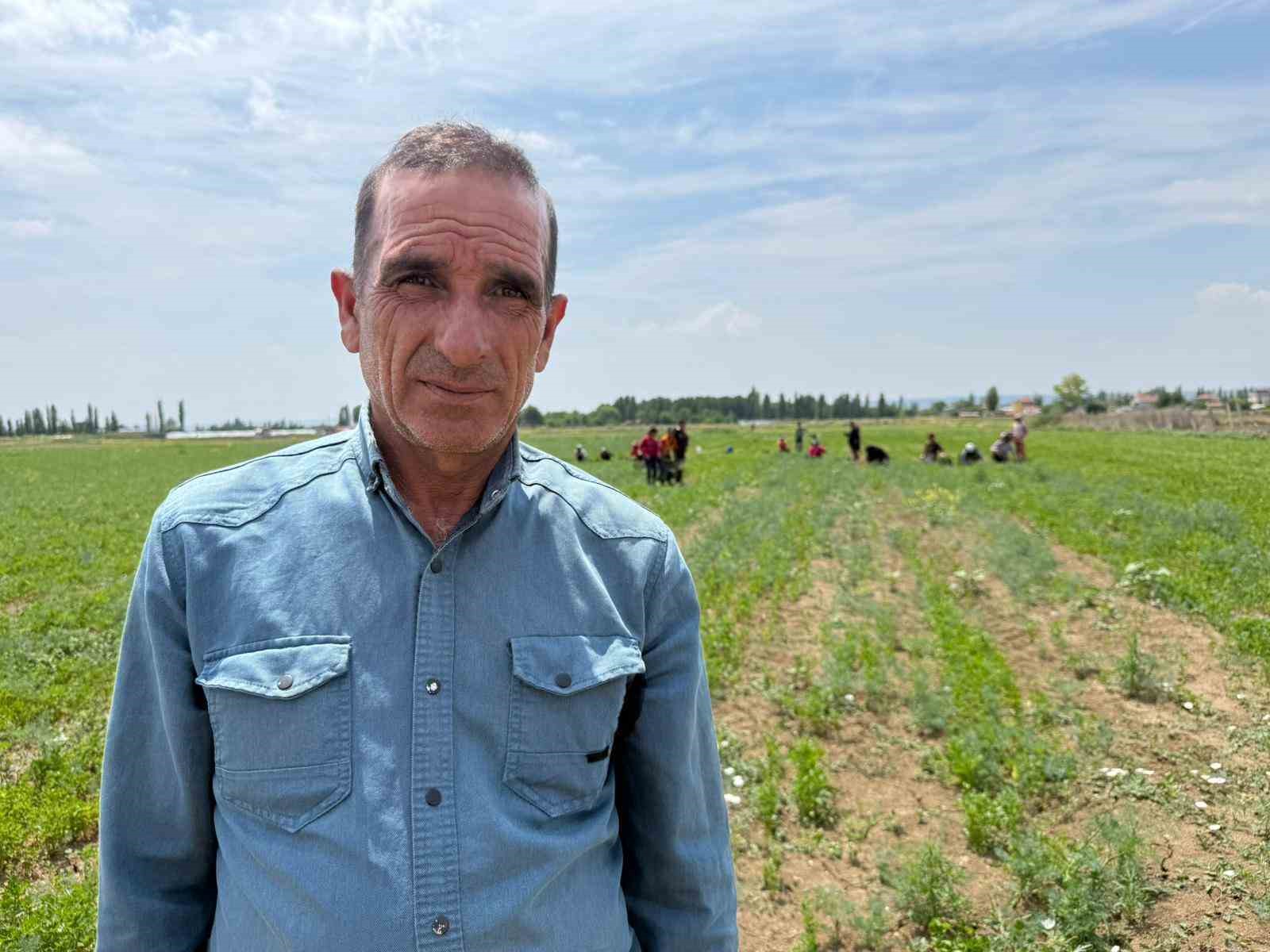 tarla sahibinin verdigi cek sahte cikinca iscilerin parasini odemek icin aracini satti 2 RIJn4tpf