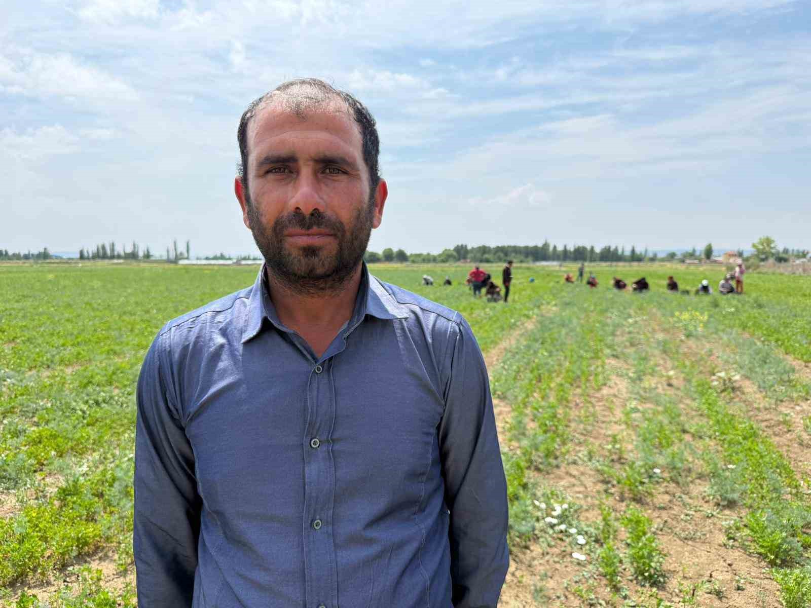 tarla sahibinin verdigi cek sahte cikinca iscilerin parasini odemek icin aracini satti 3 yGw2v9Fk
