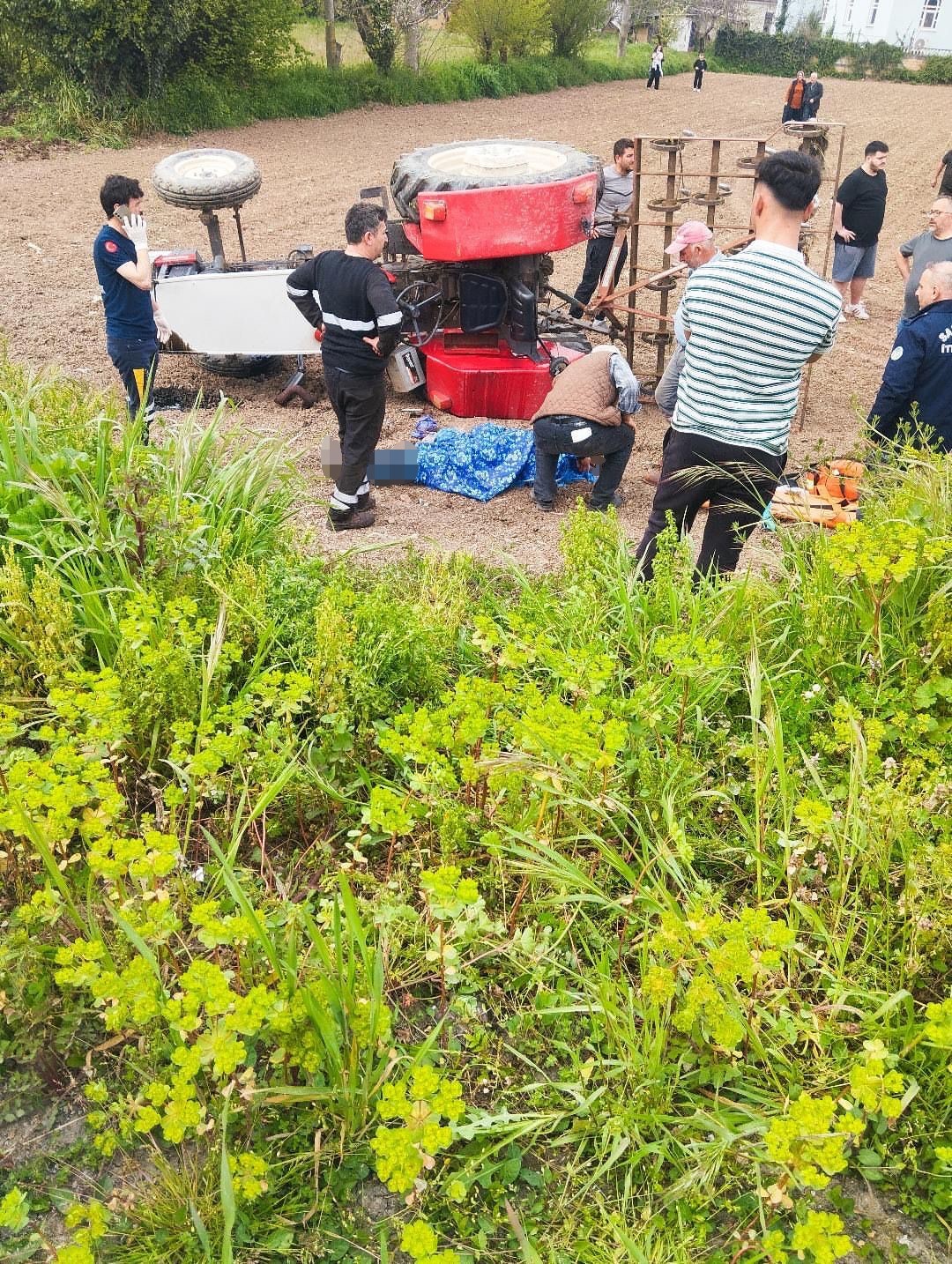 Tarlada çalışırken devrilen traktörün altında kalan adam hayatını kaybetti 5 tarlada calisirken devrilen traktorun altinda kalan adam hayatini kaybetti 1 EIv4pT5K