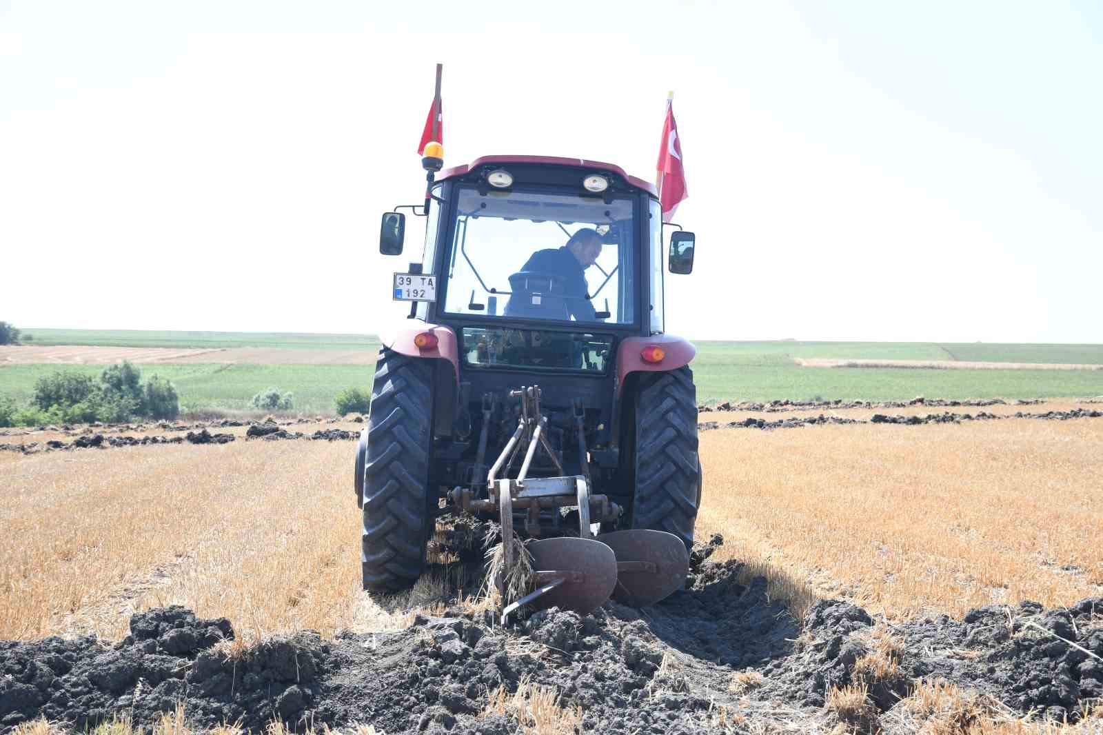 tarlaya 15 temmuz sehitlerimizi rahmetle aniyoruz yazdi 4