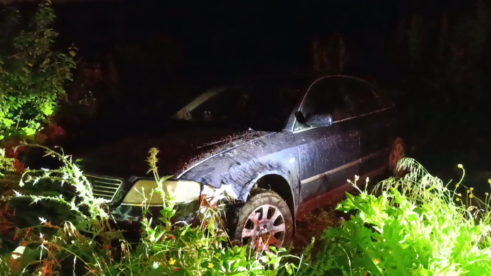 Tarlaya uçtuğu otomobilini bırakıp gitti 4 tarlaya uctugu otomobilini birakip gitti 0 CtH44B7f