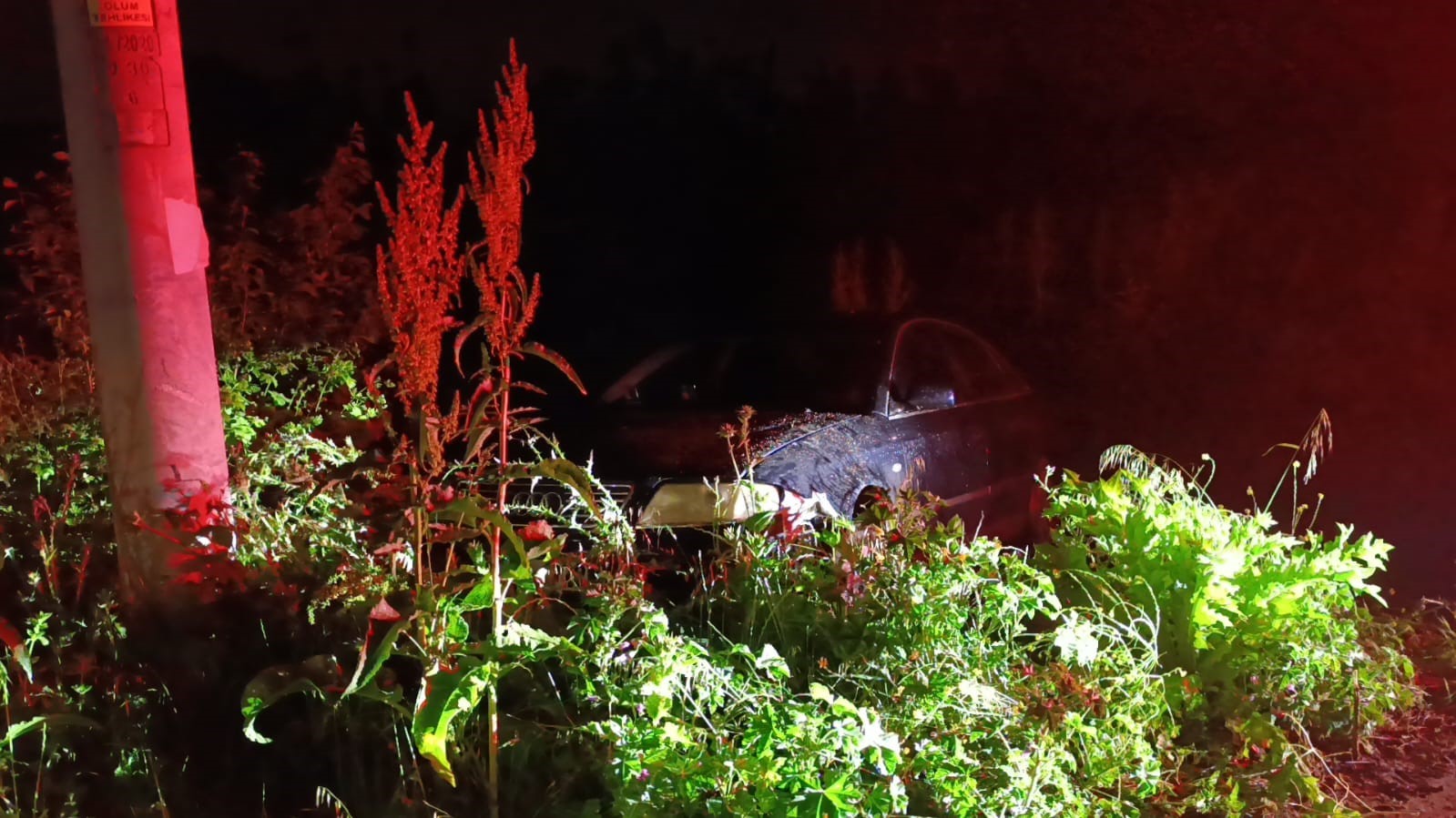 Tarlaya uçtuğu otomobilini bırakıp gitti 7 tarlaya uctugu otomobilini birakip gitti 3 w1pDe6CS