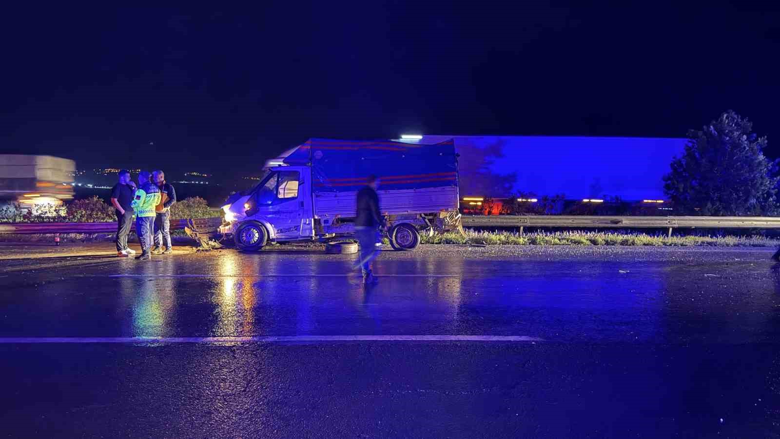 tarsus adana gaziantep otoyolunda kamyonet tirla carpisti 1 olu 1 yarali 1 unhjyysD