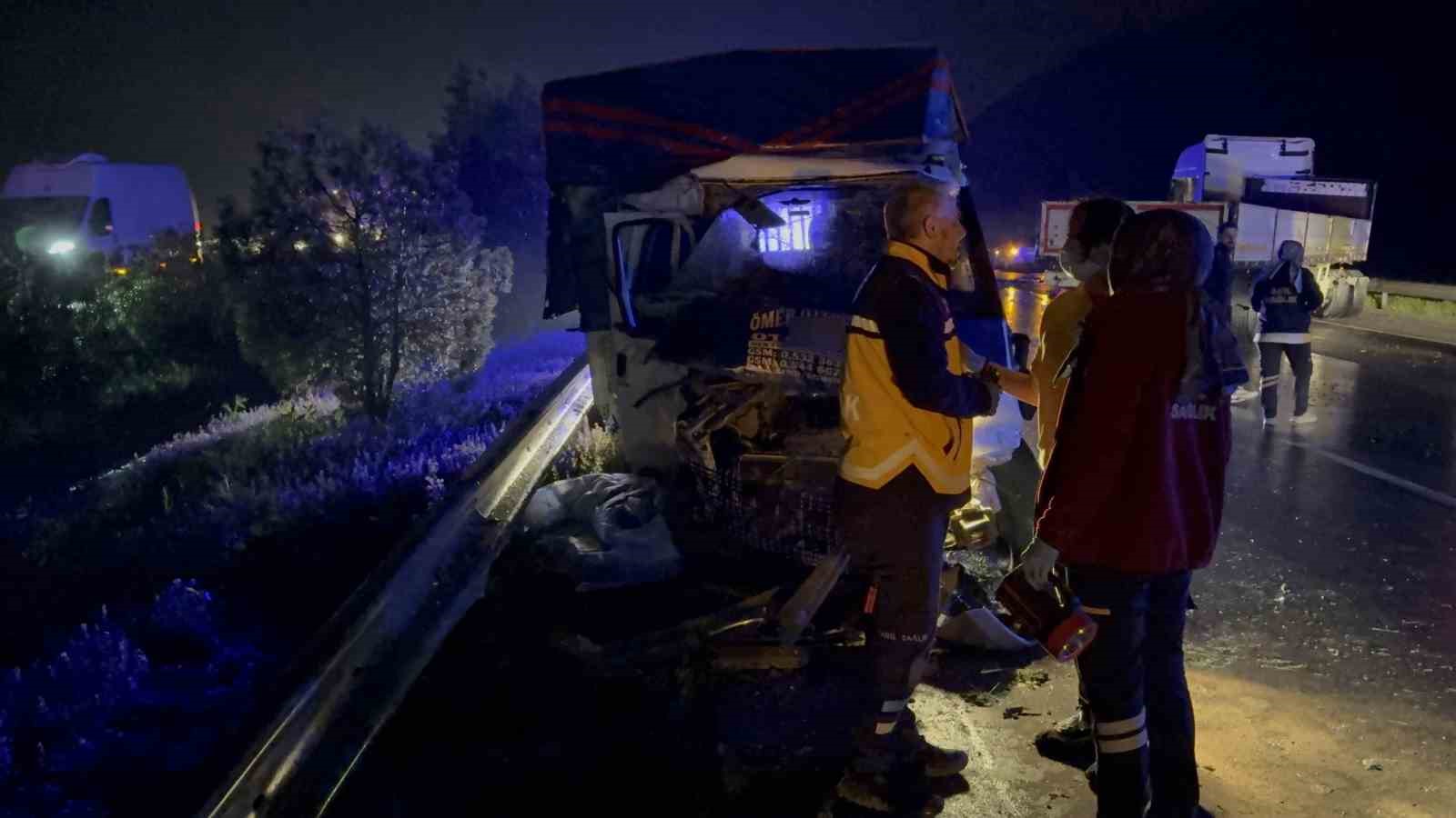 tarsus adana gaziantep otoyolunda kamyonet tirla carpisti 1 olu 1 yarali 2 UL9kVwC1