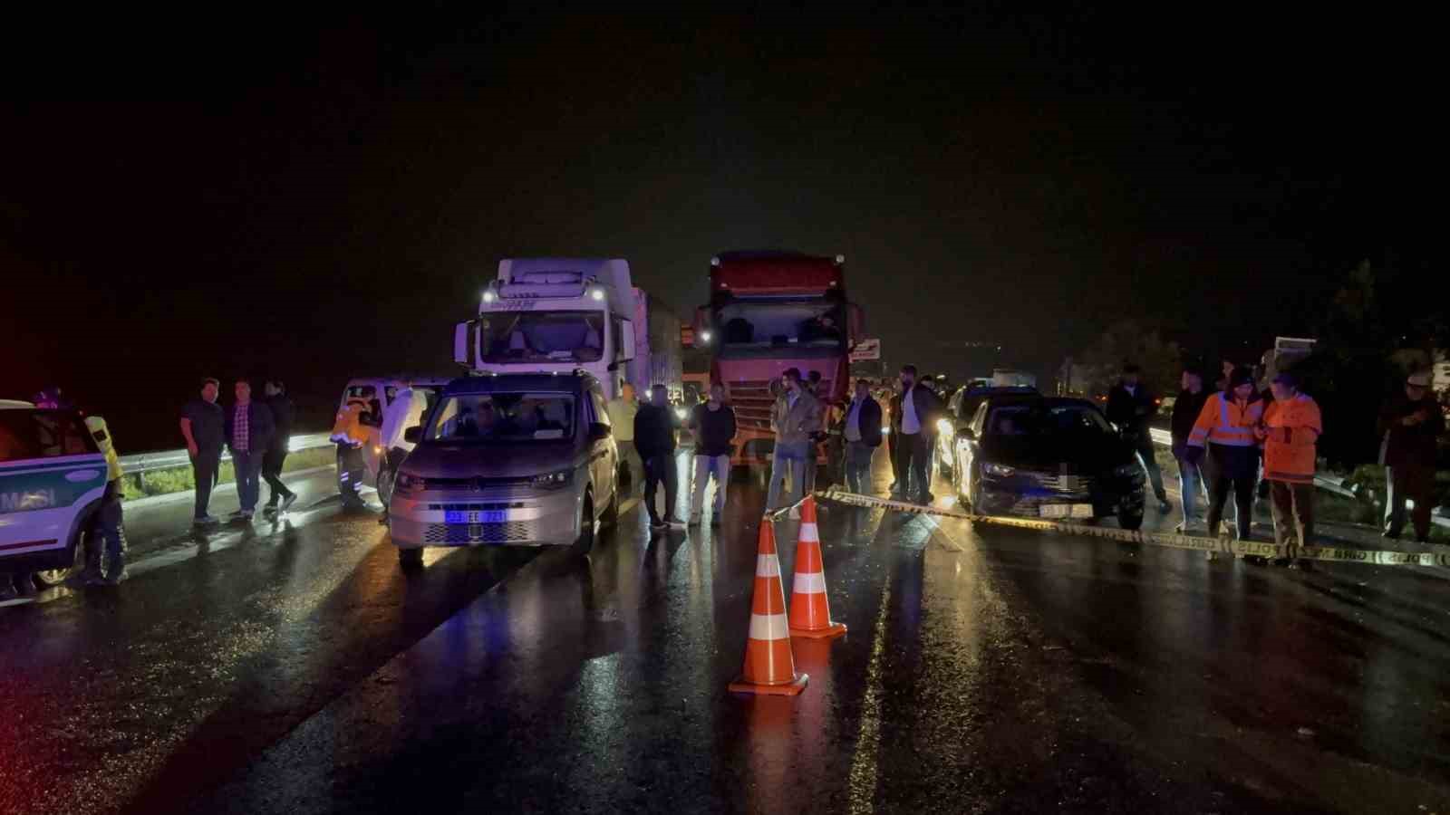 tarsus adana gaziantep otoyolunda kamyonet tirla carpisti 1 olu 1 yarali 5 G5KbUZ3h