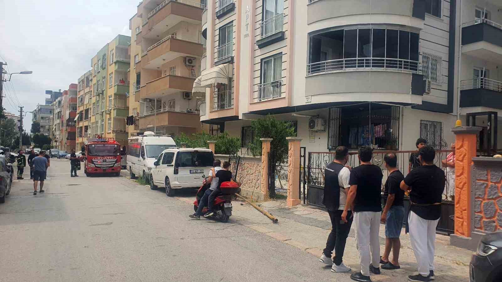 Tarsus’ta halat koptu, 2 işçi yaralandı 4 tarsusta halat koptu 2 isci yaralandi 0 bSluTcIm