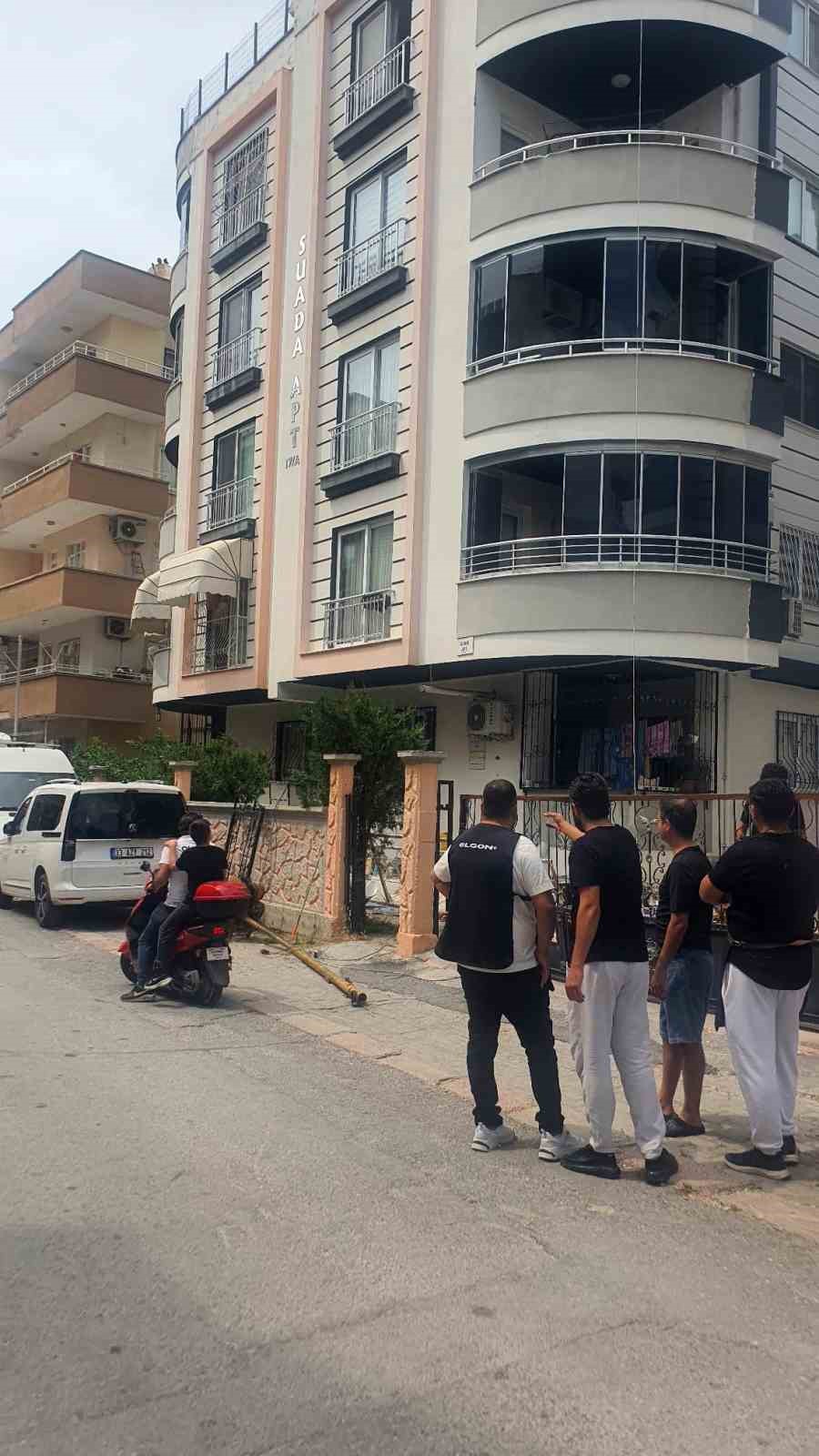 Tarsus’ta halat koptu, 2 işçi yaralandı 5 tarsusta halat koptu 2 isci yaralandi 1 y9JZbFMp