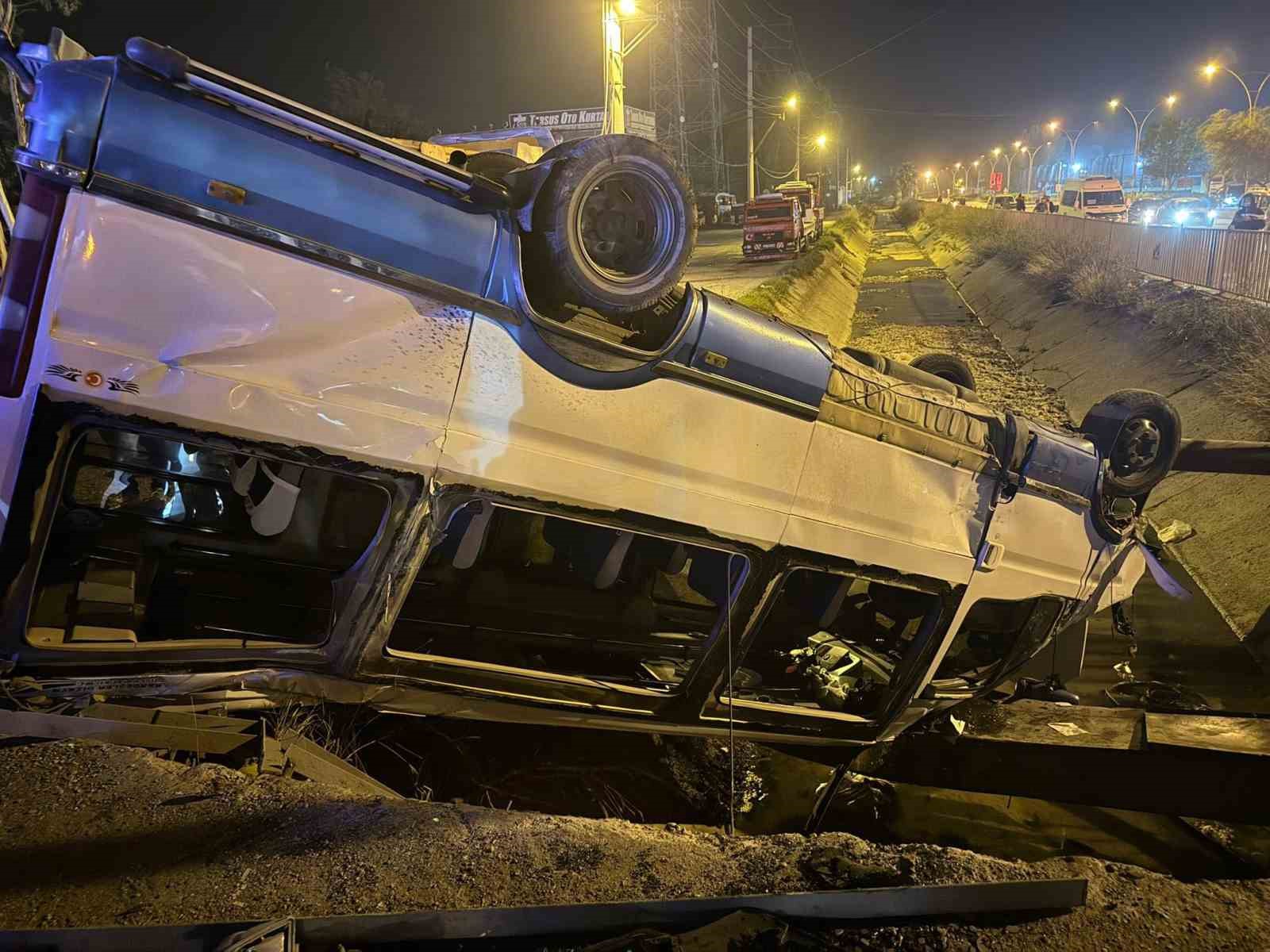 tarsusta yolcu minibusu ile otomobil carpisti 10 yarali 3 QfU9M5ly