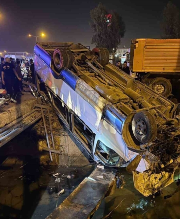 tarsusta-yolcu-minibusu-ile-otomobil-carpisti-10-yarali-wvkKpp55.jpg