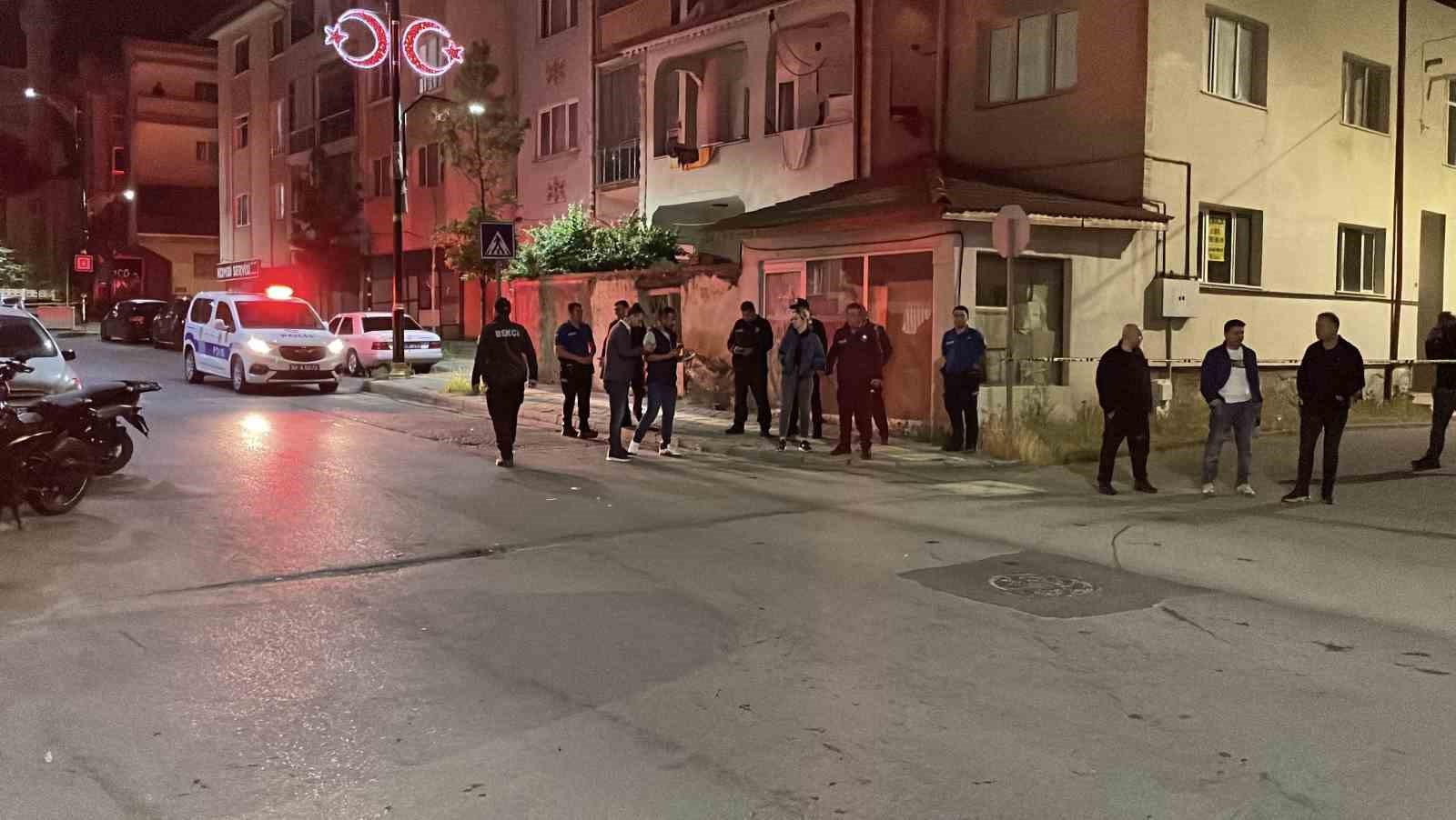 Tartışma bıçaklı kavgaya dönüştü: 1’i ağır 4 yaralı 8 tartisma bicakli kavgaya donustu 1i agir 4 yarali 4 bswm6cp2