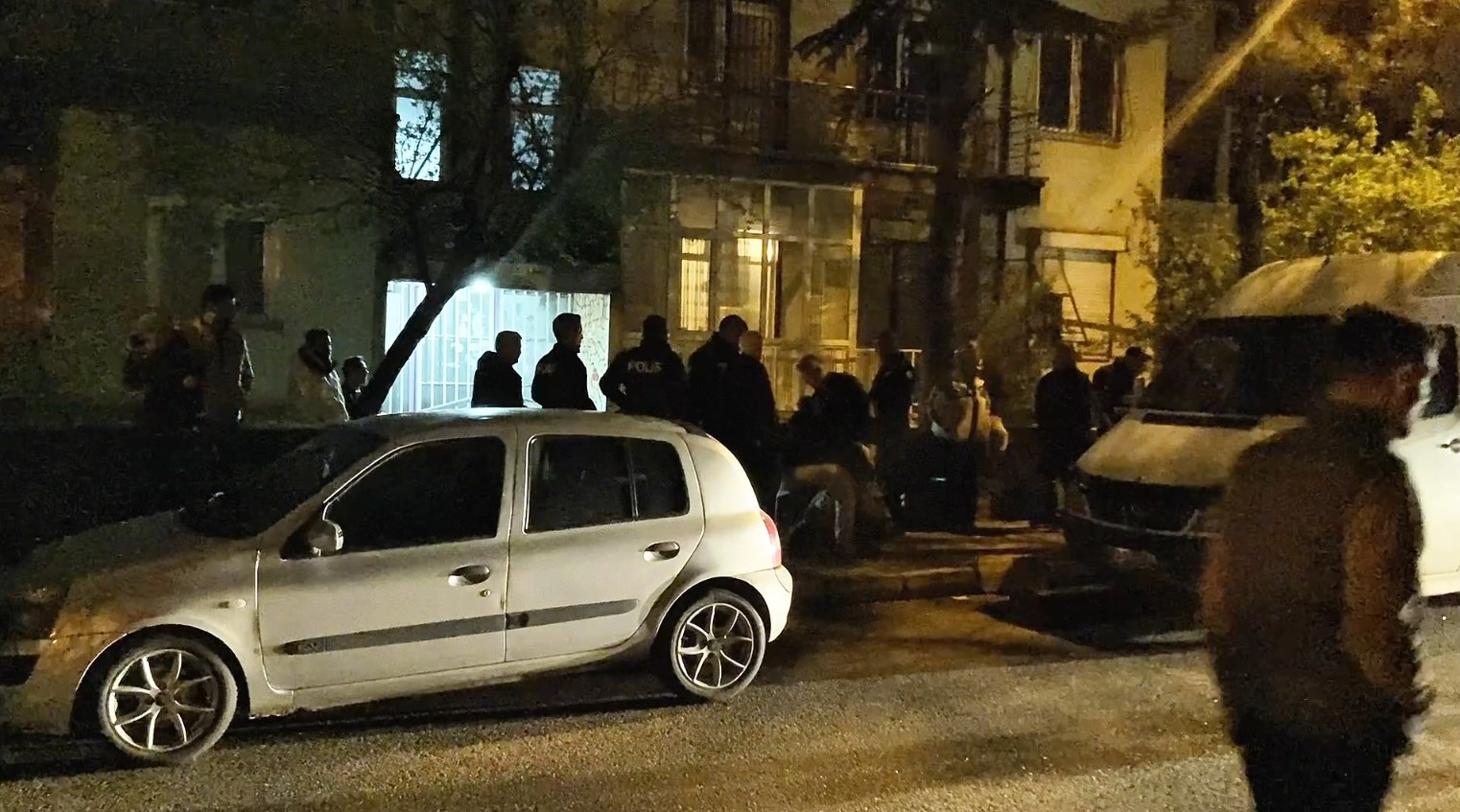 tartistigi akrabasini silahla yaralayip intihar etti 1 uS5BqiCe