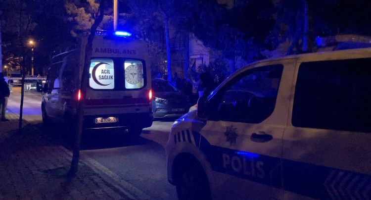 tartistigi akrabasini silahla yaralayip intihar etti 4 tbmqGwpb