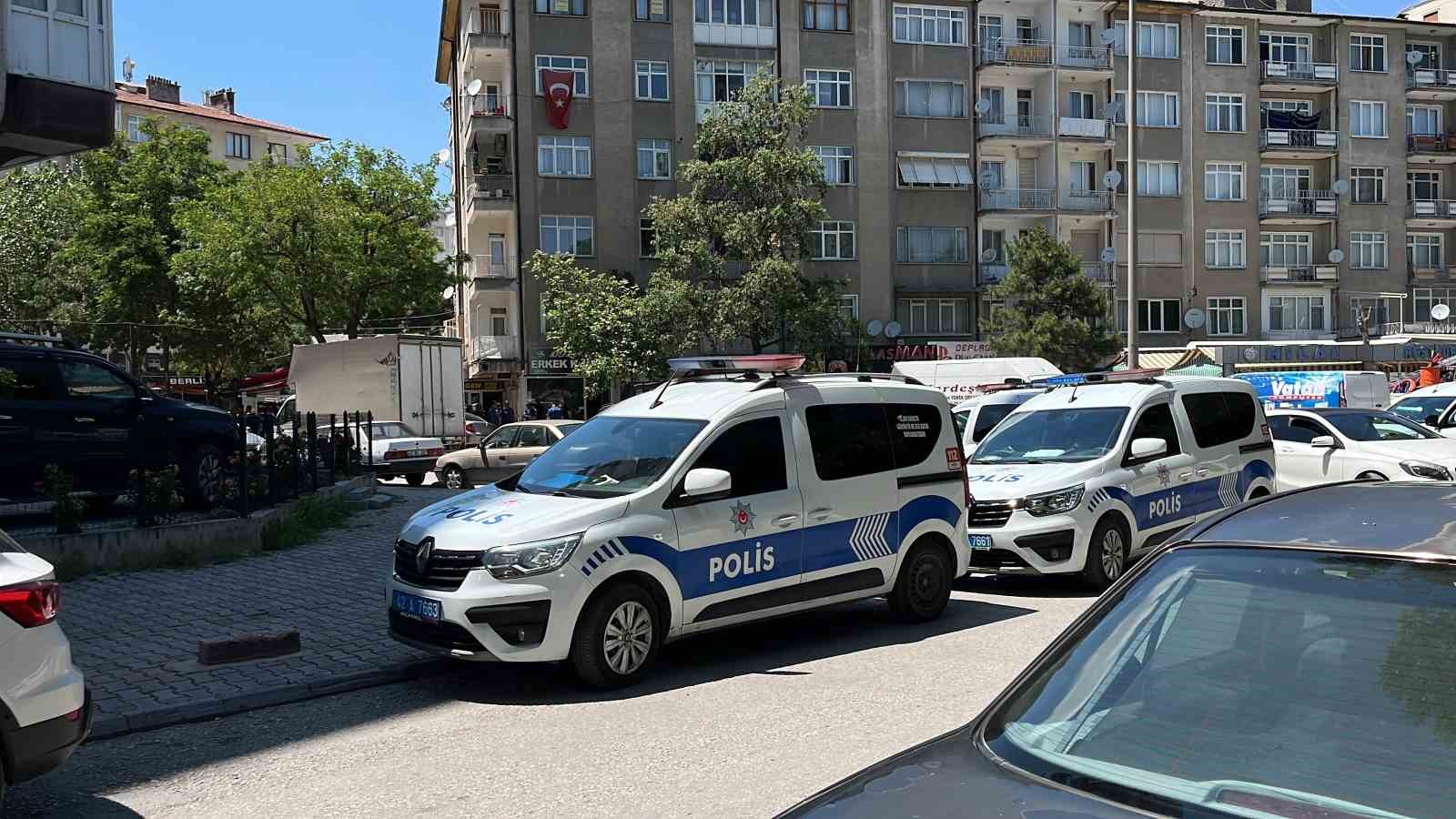 tartistigi apartman yoneticisini bicakladi 1 JuGecjIA