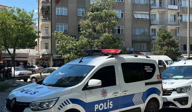 tartistigi-apartman-yoneticisini-bicakladi-B76s8iwF.jpg