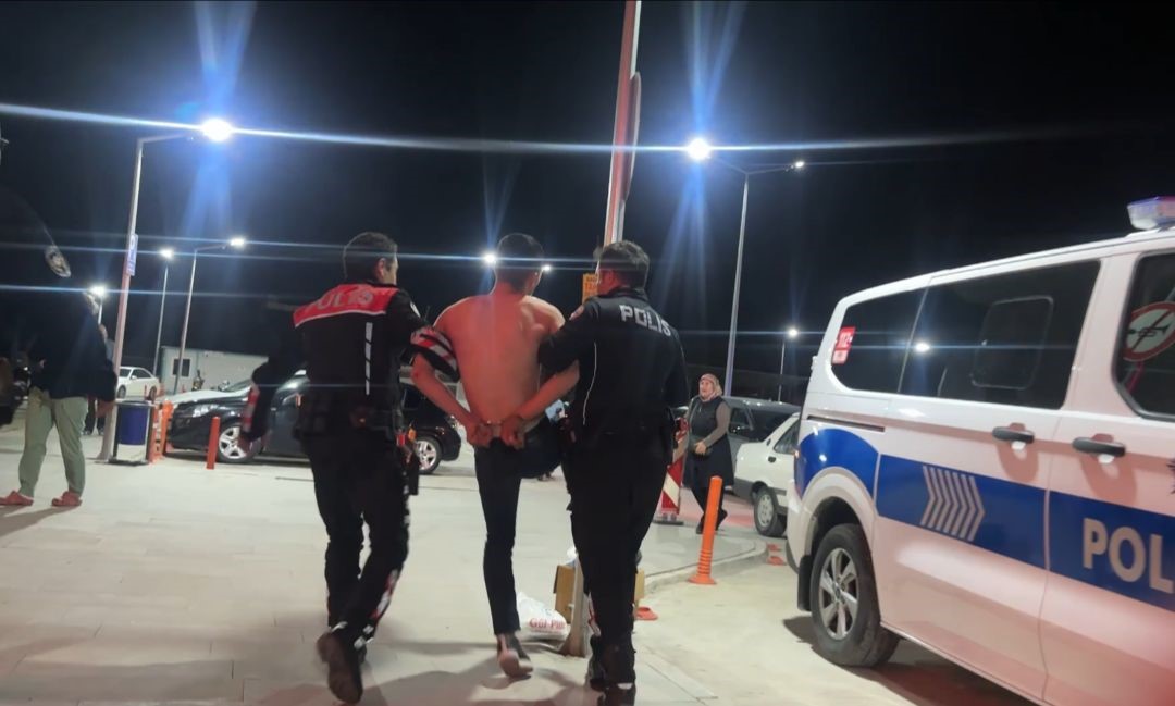 tartistigi arkadasini bicakladi polis ekiplerine zor anlar yasatti 0 BWGerda6