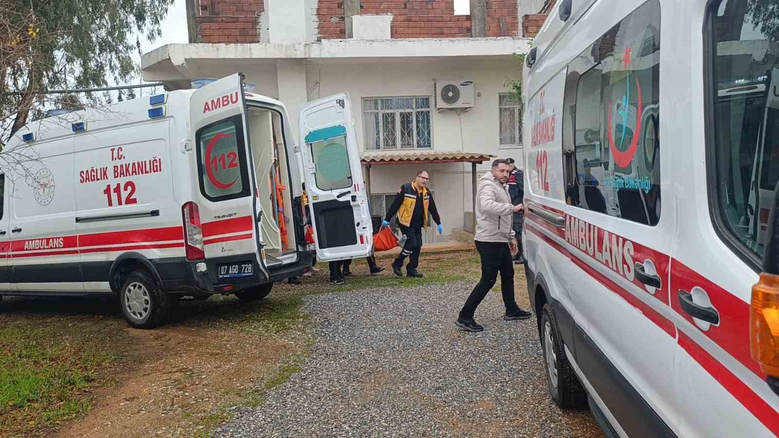 tartistigi babasini ve yengesini tabancayla vurarak agir yaraladi 3 5BvO8eZp
