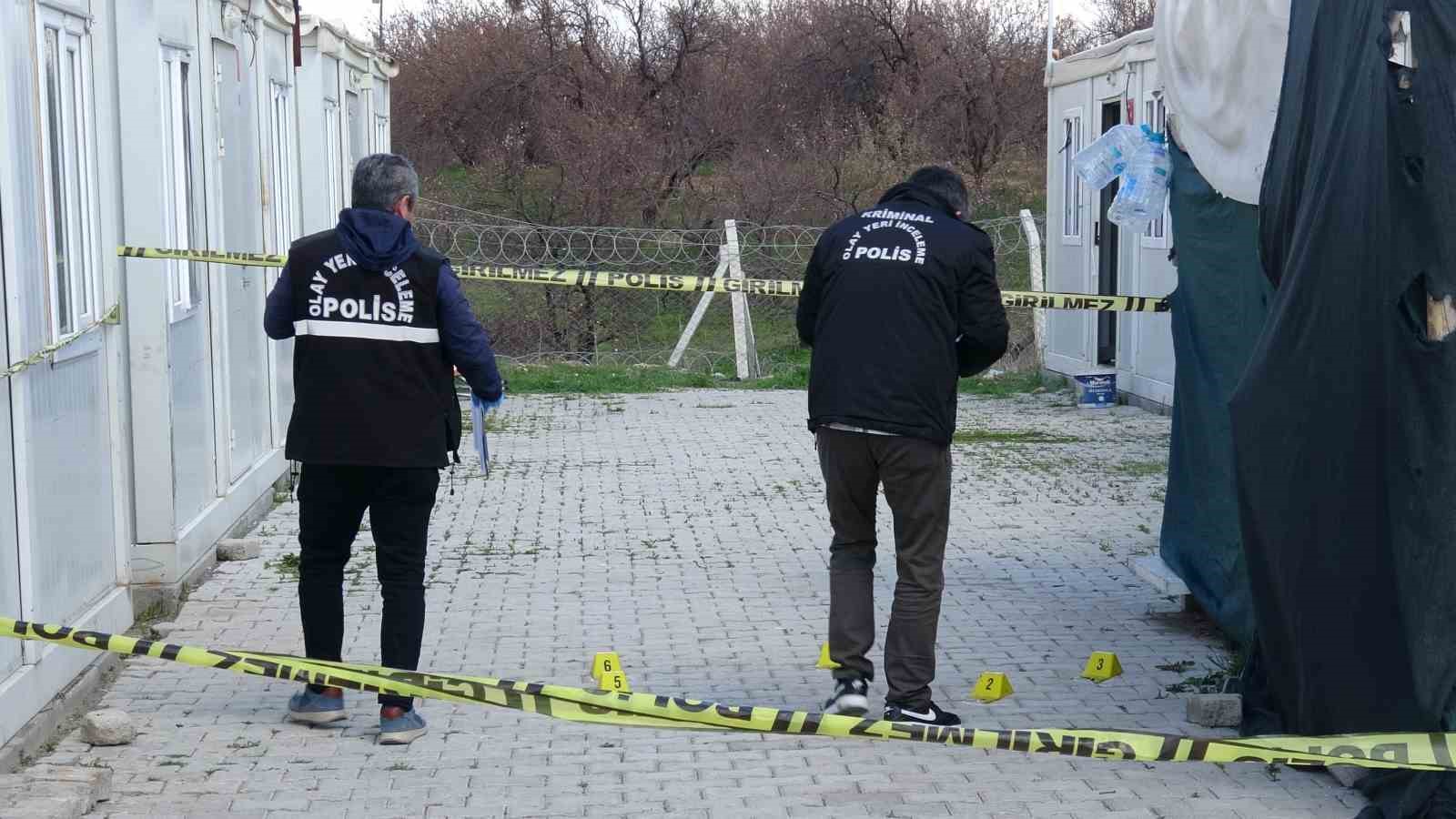 Tartıştığı dini nikahlı eşi ile bacanağına kurşun yağdırdı 4 tartistigi dini nikahli esi ile bacanagina kursun yagdirdi 0 iTHzwtcC
