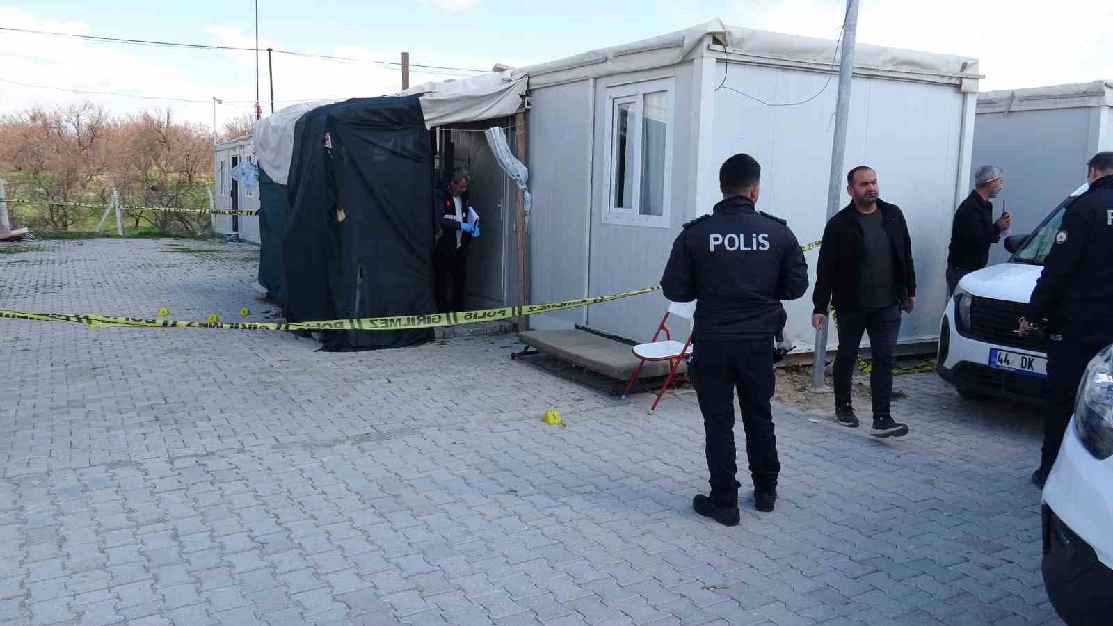 Tartıştığı dini nikahlı eşi ile bacanağına kurşun yağdırdı 5 tartistigi dini nikahli esi ile bacanagina kursun yagdirdi 1 KEmME6Rt
