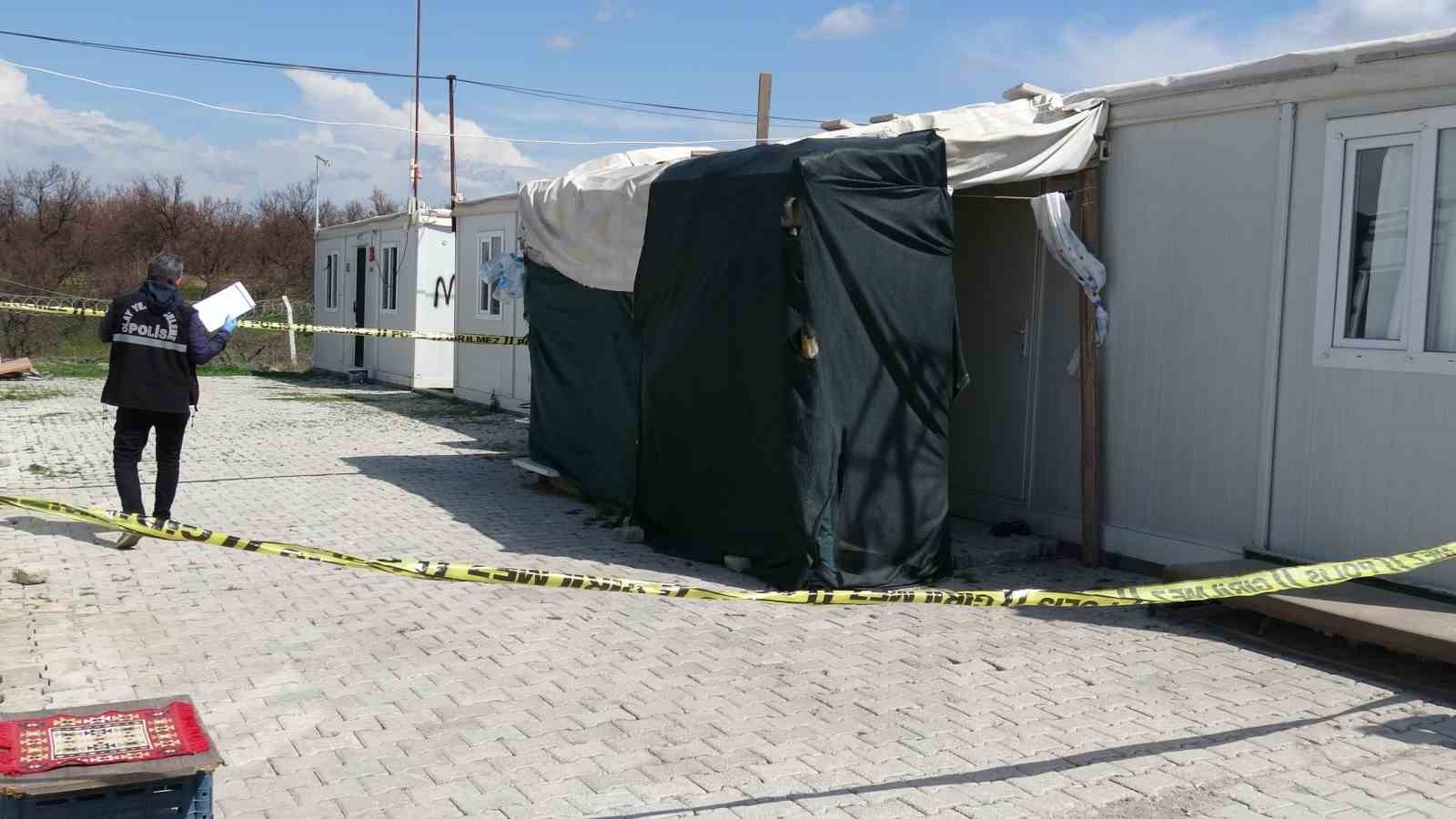 Tartıştığı dini nikahlı eşi ile bacanağına kurşun yağdırdı 6 tartistigi dini nikahli esi ile bacanagina kursun yagdirdi 2 qD85Kaca