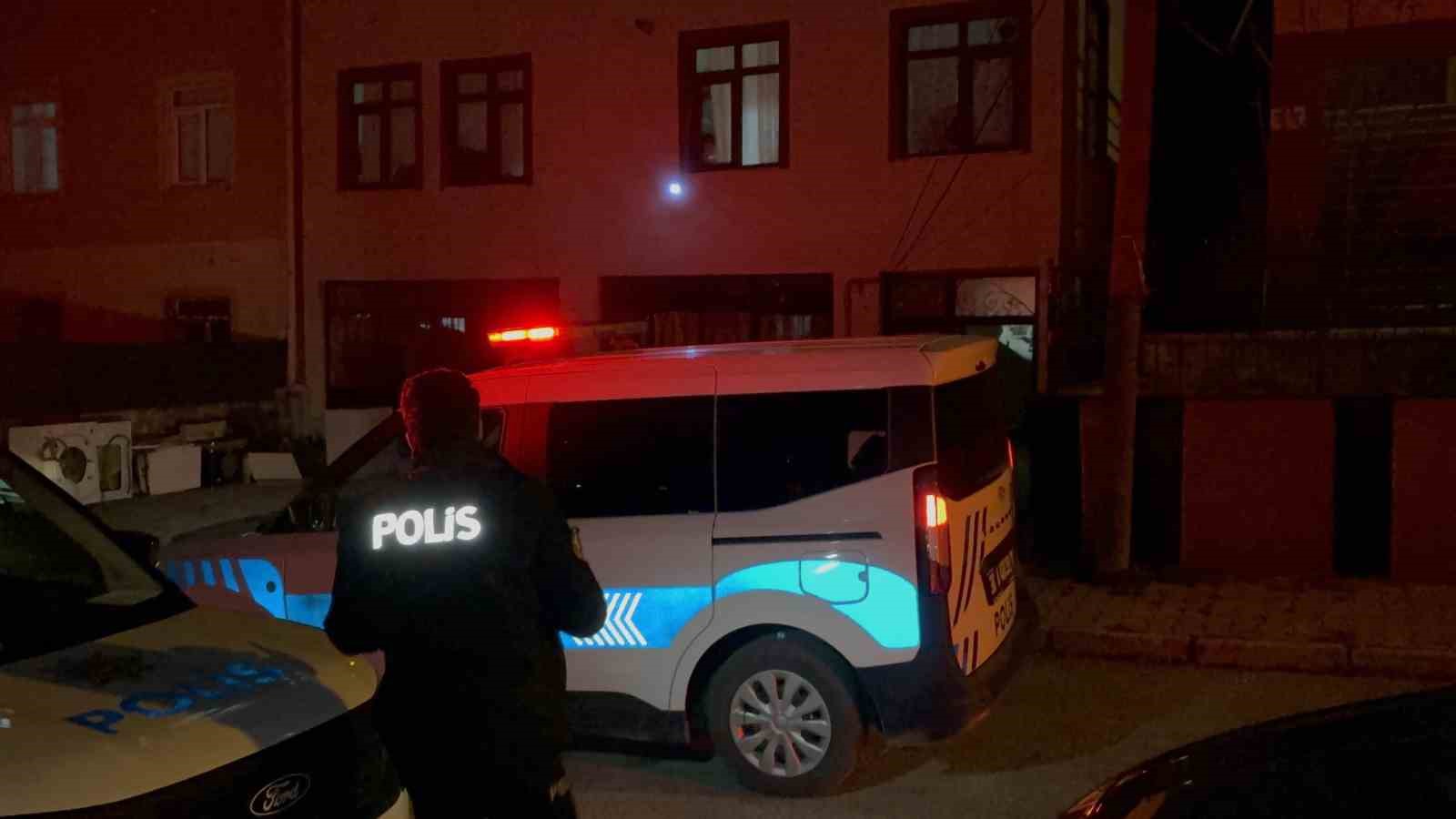 Tartıştığı erkek arkadaşını banyoda bıçaklayarak öldürdü 6 tartistigi erkek arkadasini banyoda bicaklayarak oldurdu 2 GHY3tn9d