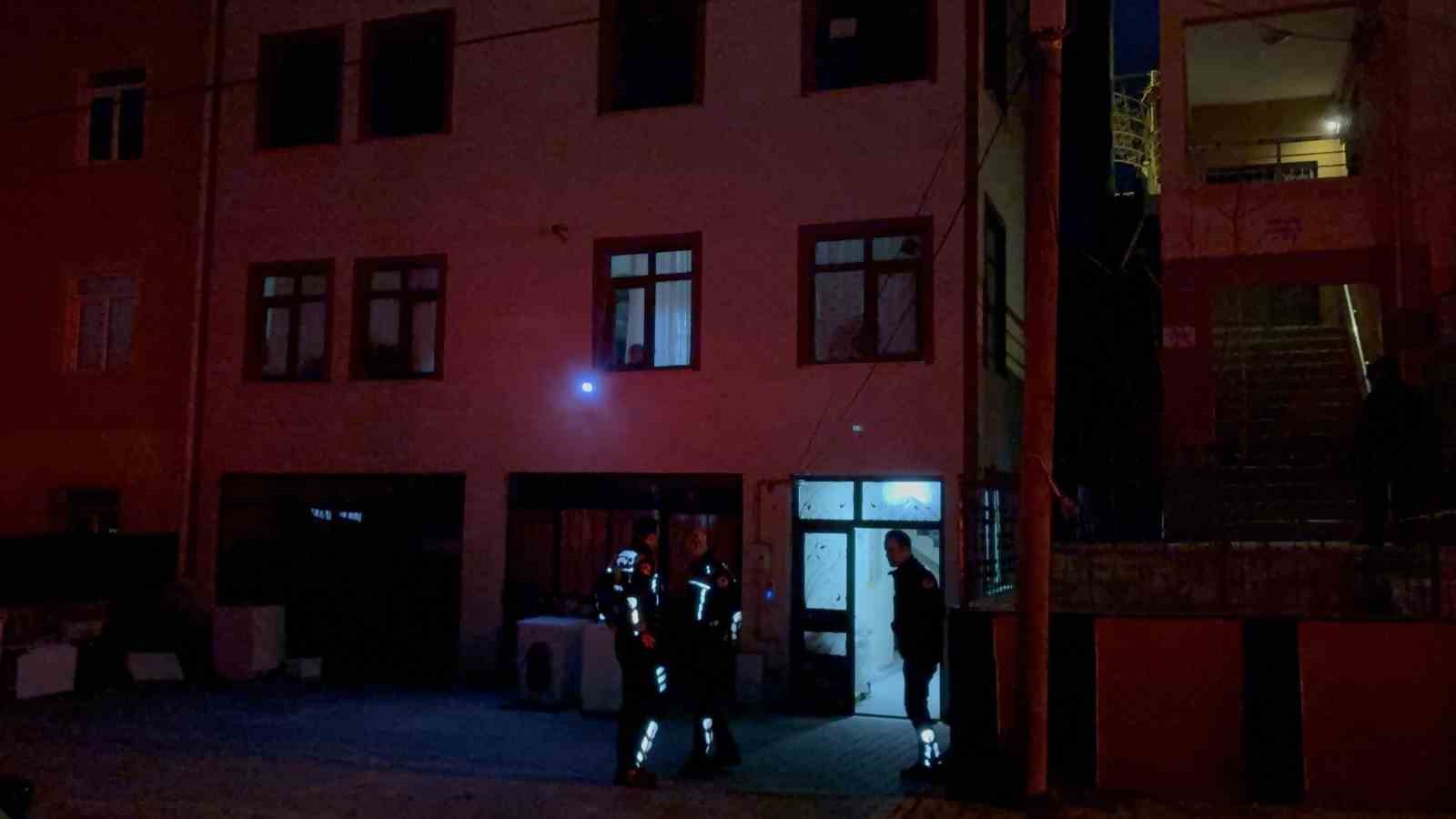 Tartıştığı erkek arkadaşını banyoda bıçaklayarak öldürdü 7 tartistigi erkek arkadasini banyoda bicaklayarak oldurdu 3 4stkELYz