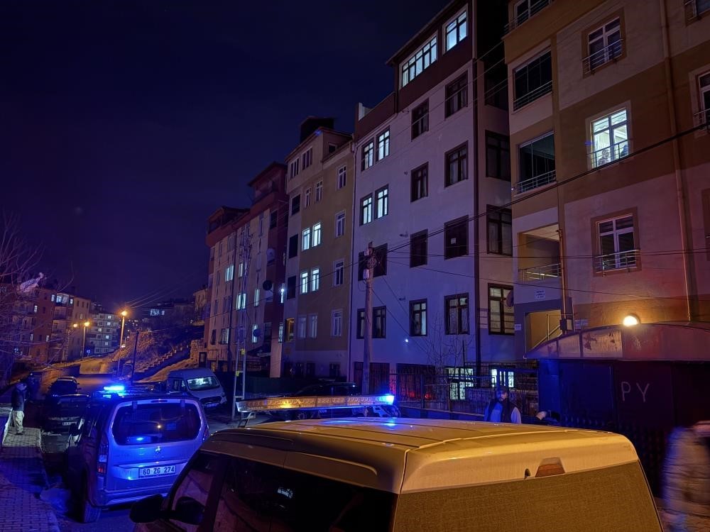 tartistigi erkek arkadasini banyoda bicaklayarak olduren kadin tutuklandi 2