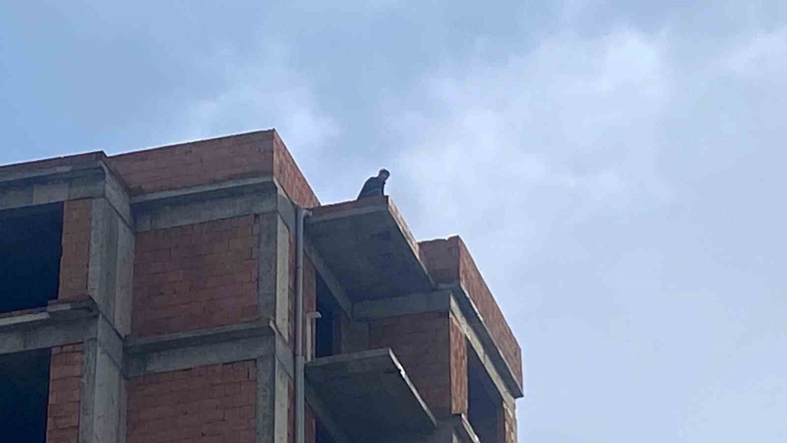 tartistigi esi telefonlara bakmiyor diye catiya cikti 3 Gye4JENa